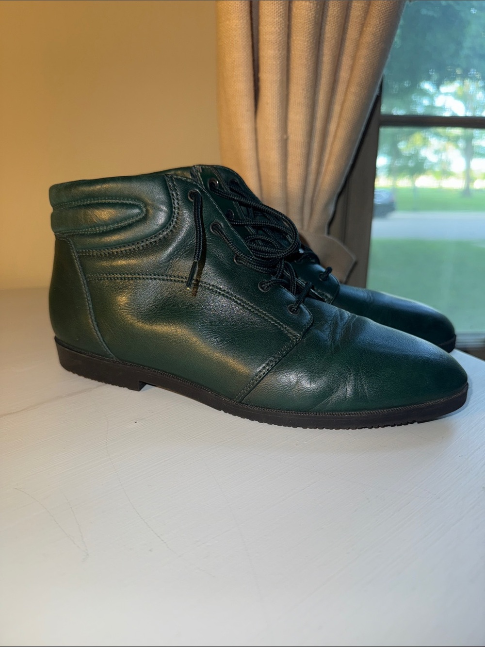 Vintage Lace-Up Leather Ankle Boots in Dark Green excellent condition